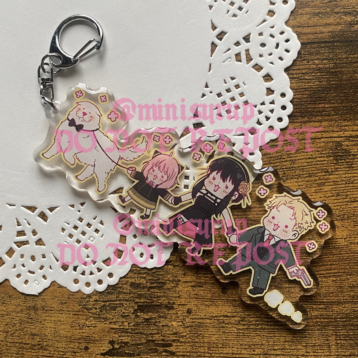 Spy x Family Hold Hands! 4" Charm